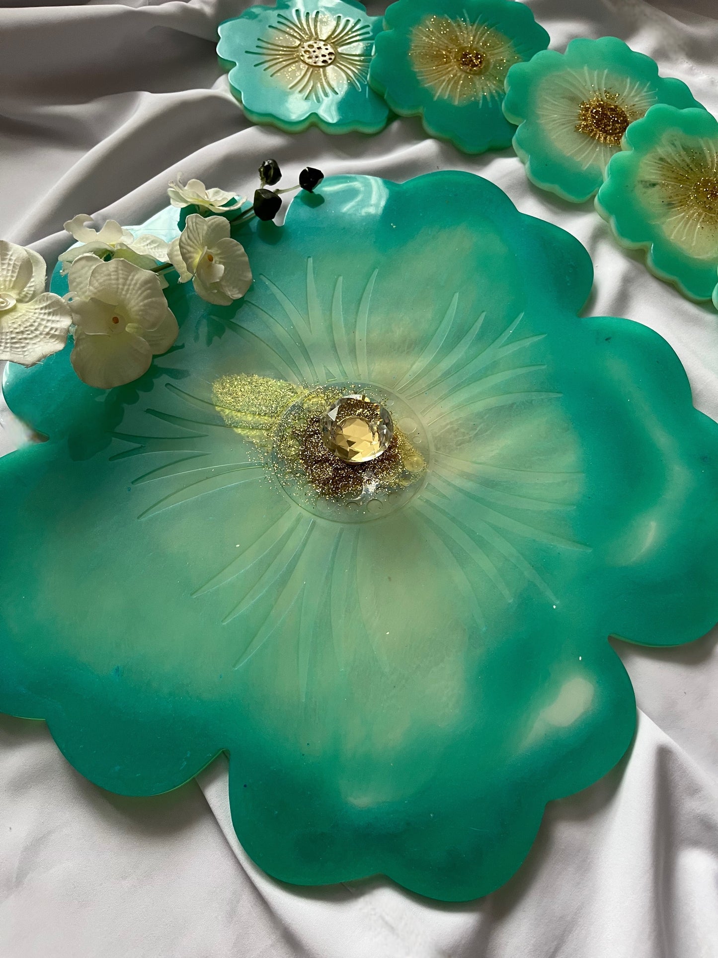 Emerald Bloom Tray & Casters Set