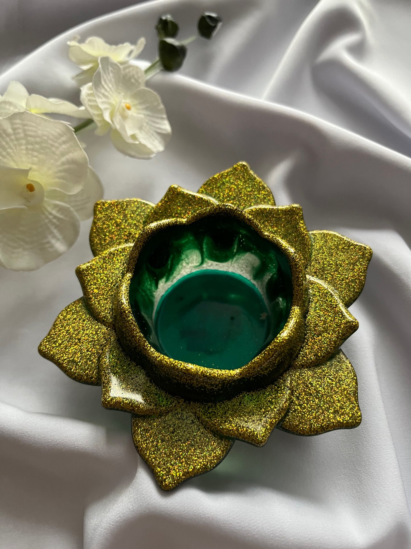 Emerald Radiance Lotus Holder