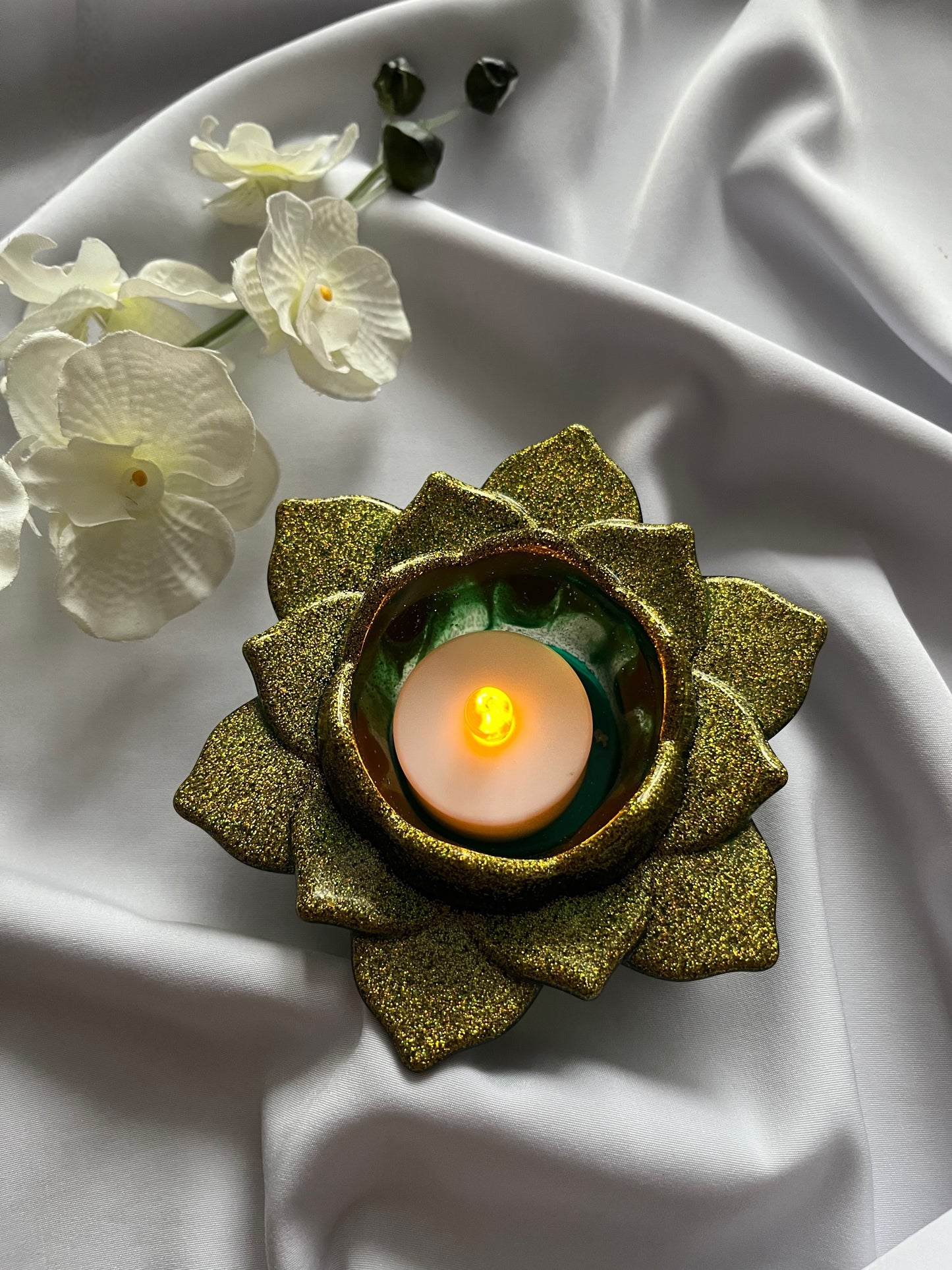 Emerald Radiance Lotus Holder