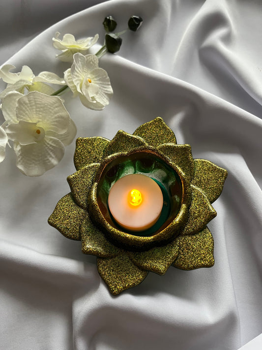 Emerald Radiance Lotus Holder